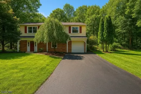 18 Byram Bay Rd, Hopatcong, NJ 07843
