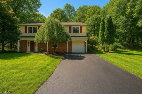 18 Byram Bay Rd, Hopatcong, NJ 07843