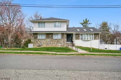 13 Munsey Rd, Emerson, NJ 07630