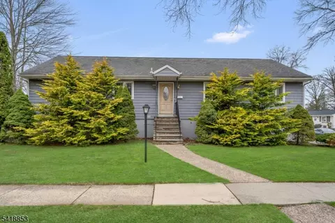 4 Jeffrey Rd, Wayne, NJ 07470