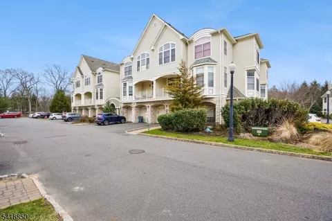 204 Edmonton Ct, Livingston, NJ 07039