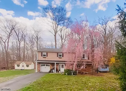 47 Indian Trl, Andover, NJ 07821