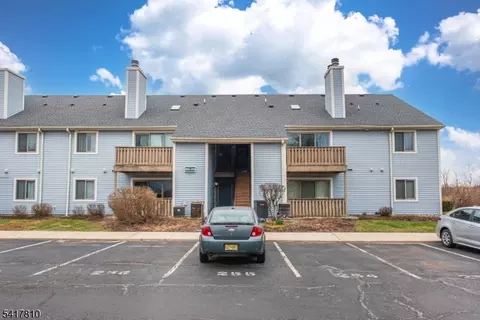 816 Aspen Dr, Plainsboro, NJ 08536