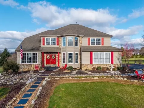 12 Foxwood Ln, Phillipsburg, NJ 08865