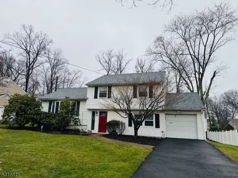 33 Belmont Dr, Livingston, NJ 07039