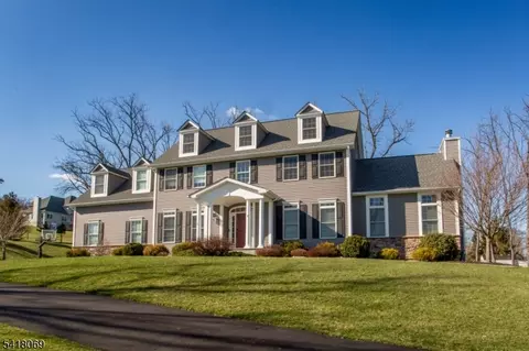 4 Ashton Ct, Flemington, NJ 08822