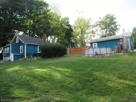 223 Washburn Ave, Washington, NJ 07882