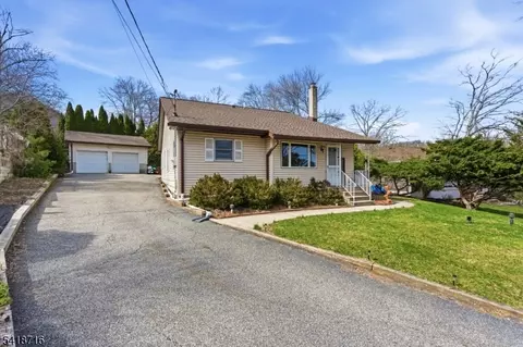 42 W Lake Shore Dr, Rockaway, NJ 07866