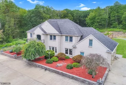 87 Walnut Valley Rd, Columbia, NJ 07832