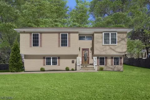 105 Hillside Ter, Califon, NJ 07830
