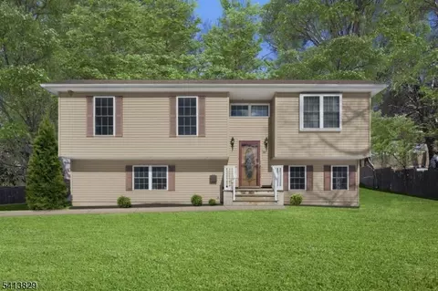 105 Hillside Ter, Califon, NJ 07830