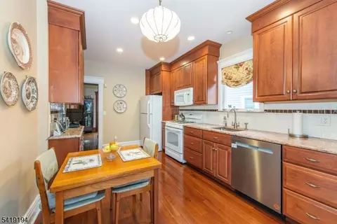 8 Appleton Rd, Bloomfield, NJ 07003 photo 18