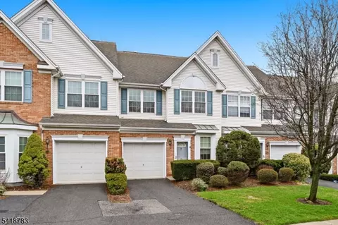 118 Cambridge Dr, Nutley, NJ 07110