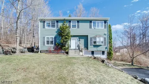 405 Cherry Ridge Rd, Highland Lakes, NJ 07422