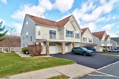 413 Boulder Ridge Dr, Randolph, NJ 07869