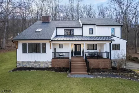 123 W Valley Brook Rd, Califon, NJ 07830