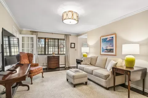 18 Manchester Ct # F, Chatham Twp, NJ 07928