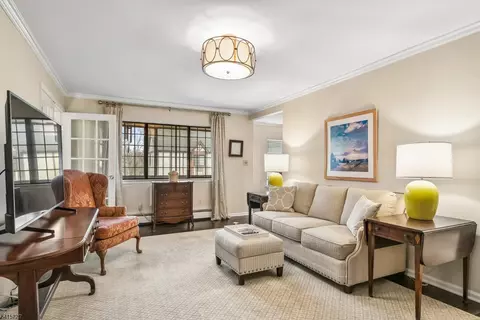 18 Manchester Ct # F, Chatham Twp, NJ 07928