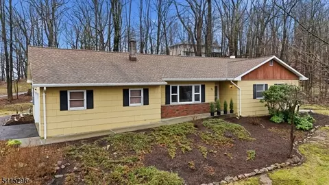 14 Hill Rd, Stanhope, NJ 07874