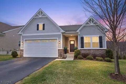 74 Mountain View Ln, Port Murray, NJ 07865