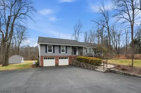 4 Carrell Rd, Randolph, NJ 07869