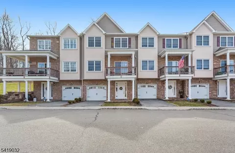 3 Brandon Ct, Butler, NJ 07405
