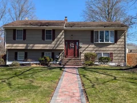 150 Victoria Dr, Clark, NJ 07066