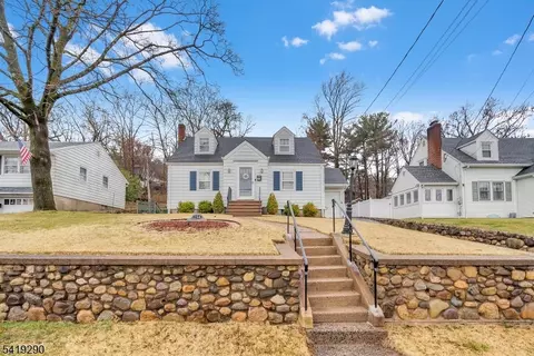 154 Watchung Dr, Hawthorne, NJ 07506