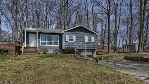 96 Lions Head Dr, Wayne, NJ 07470