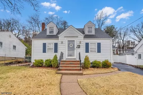 154 Watchung Dr, Hawthorne, NJ 07506