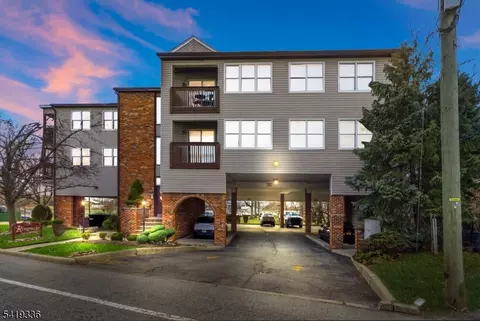 779 Riverside Ave, Lyndhurst, NJ 07071