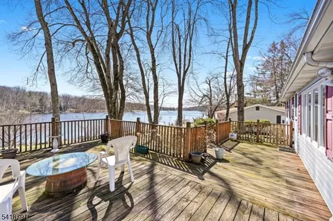 27 Plaza Dr, Newton, NJ 07860