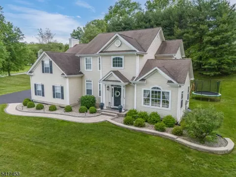 6 Columbine Ct, Flemington, NJ 08822