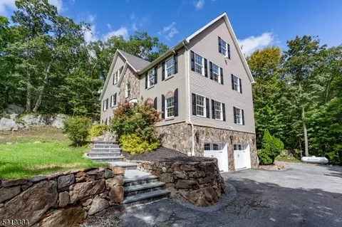 14 Hidden Valley Dr, Vernon, NJ 07462