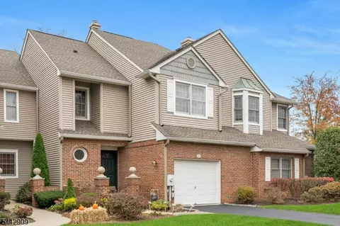 30 Clements Ct, Roseland, NJ 07068