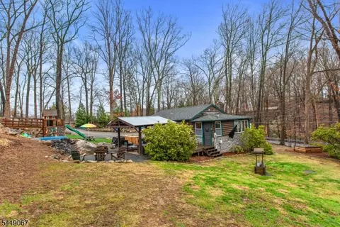 111 N Shore Rd, Byram Twp, NJ 07821