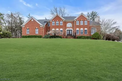 4 Dumont Ct, Bridgewater, NJ 08807
