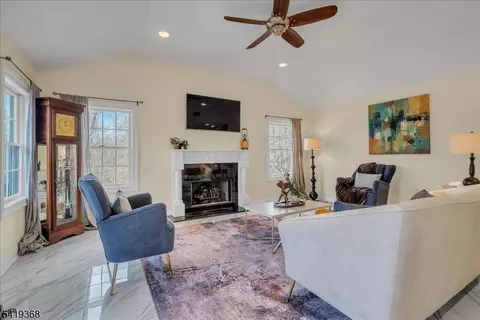 49 Laguna Dr, Wayne, NJ 07470 photo 8