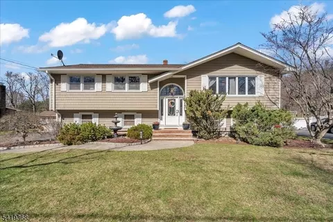 49 Laguna Dr, Wayne, NJ 07470 photo 2
