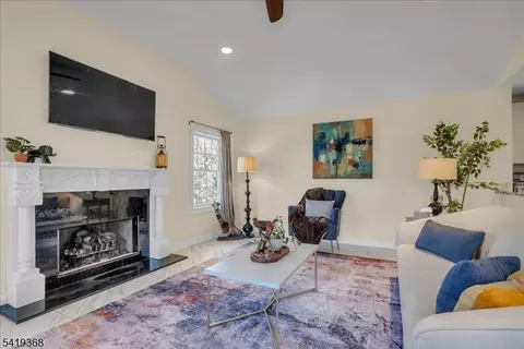 49 Laguna Dr, Wayne, NJ 07470 photo 9
