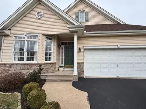11 Stryker Rd, Somerset, NJ 08873