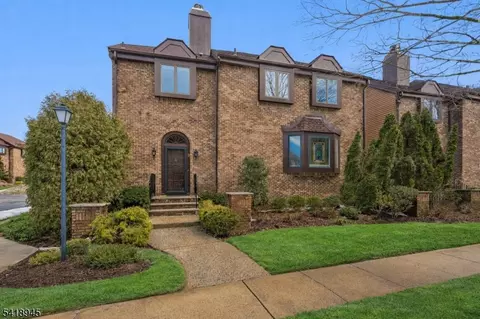 9 Klara Ct, Madison, NJ 07940