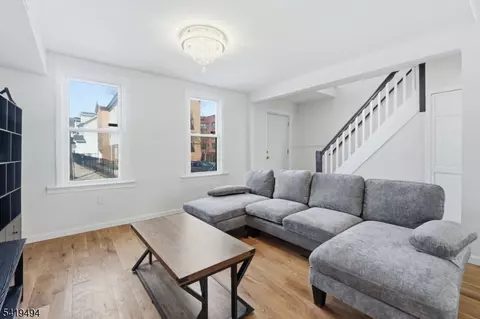 64 Willoughby St, Newark, NJ 07112