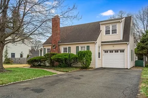 27 Prospect Ave, Pompton Plains, NJ 07444