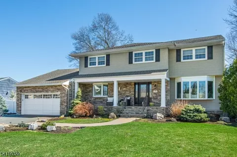 19 Caryn Pl, Fairfield, NJ 07004