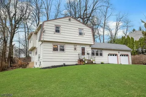 3 Page Pl, Livingston, NJ 07039
