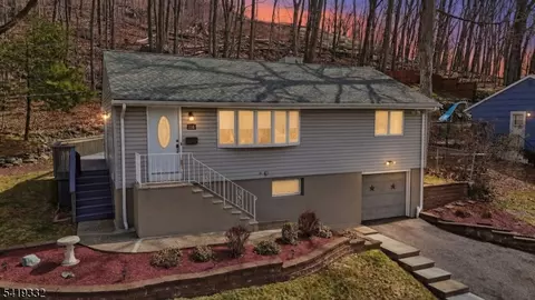 116 Rafkind Rd, Bloomingdale, NJ 07403