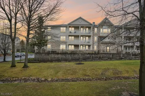 1209 Holly Ln #1209, Cedar Grove, NJ 07009
