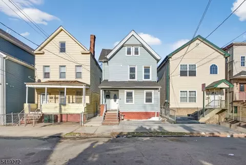 136 Smith St, Elizabeth, NJ 07201