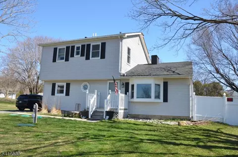8 Millbrook Rd, Washington, NJ 07882
